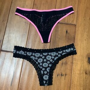 New! Set of 2 Victoria’s Secret Low Rise Thong Black White Floral & Black Pink M